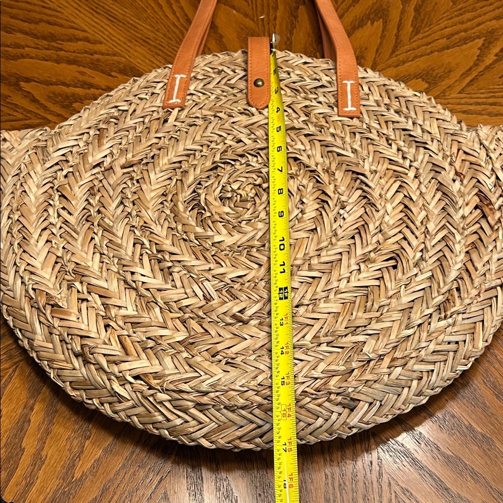 Universal Thread Circular Tan Natural Straw Handbag/Tote. 16”Diameter - Picture 9 of 10